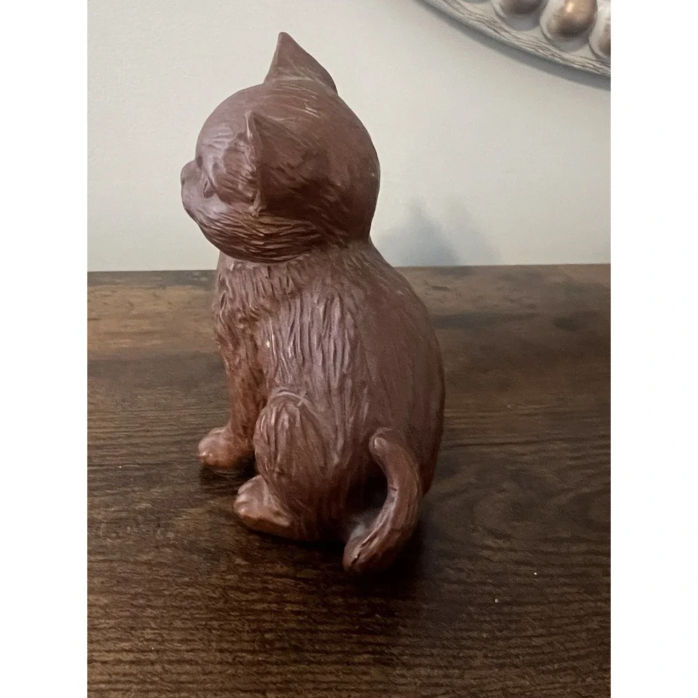 Vintage Red Mill Sitting Cat Figurine Pecan Shell Resin 1989 USA